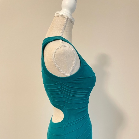 2B BeBe fitting mini dress. - Picture 8 of 8